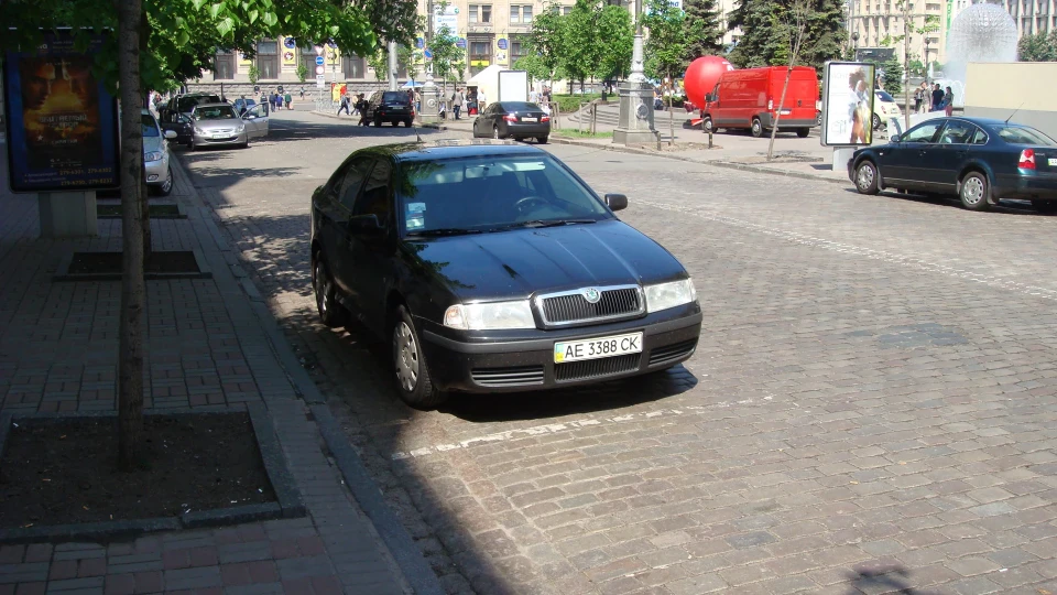 Skoda Octavia 1.6 Чорненька(колишня)