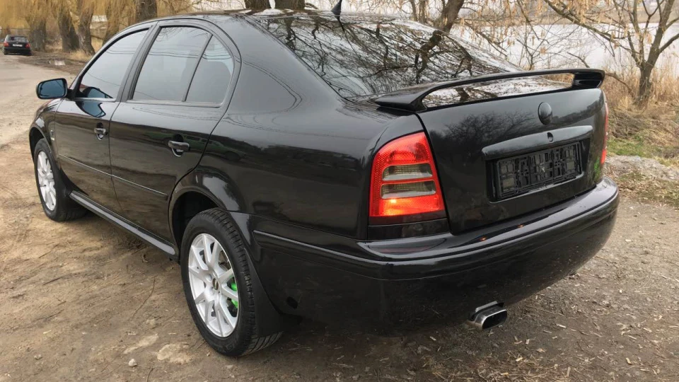 Skoda Octavia 1,8T AGU "Black" 3