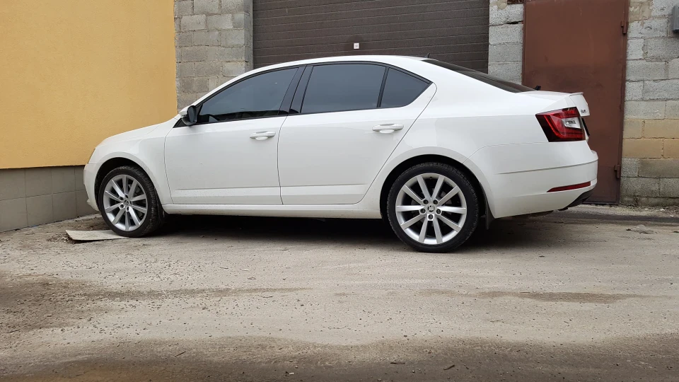 Skoda Octavia 1.8T Style + допи )