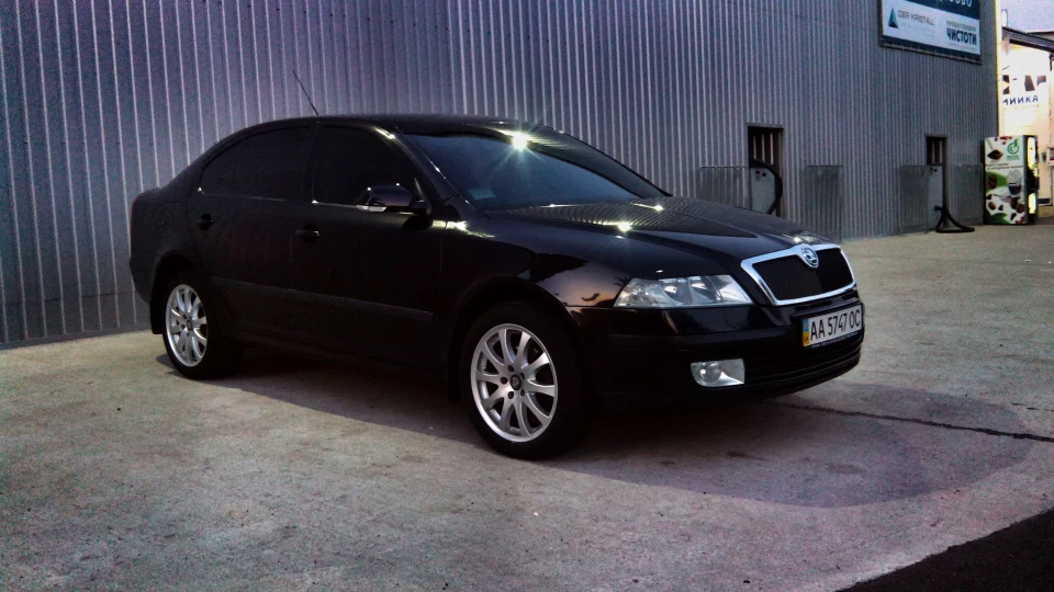 Skoda Octavia 2.0 FSI Чорненька