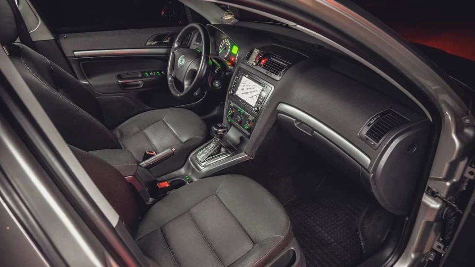 Skoda Octavia 2.0 TDI (DSG) R19 4