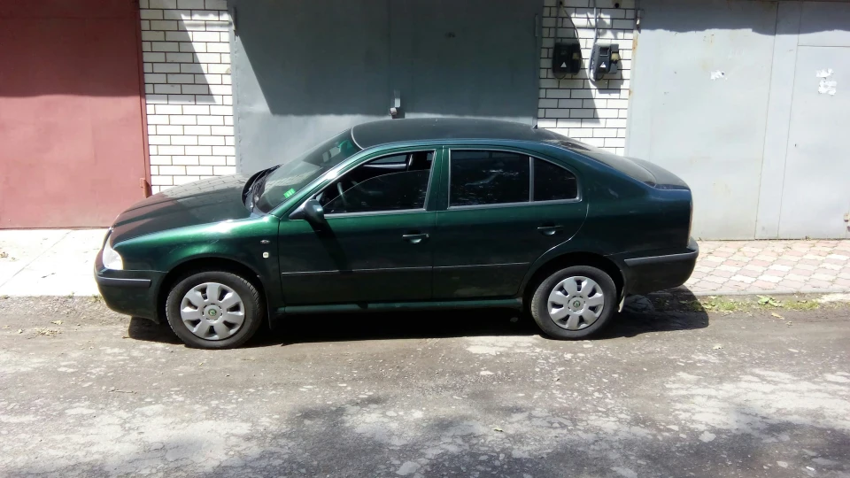 Skoda Octavia Ambiente 1.6 AKL 2