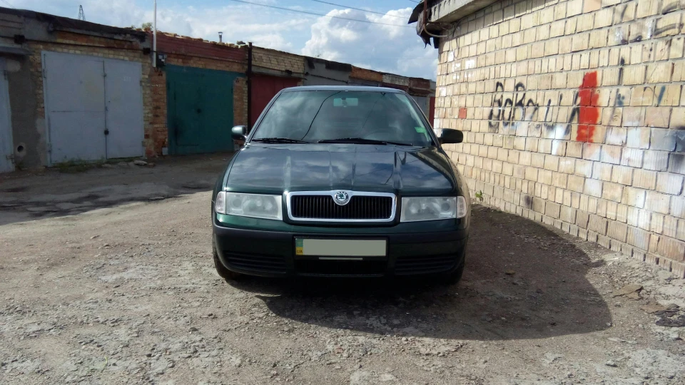 Skoda Octavia Ambiente 1.6 AKL 4