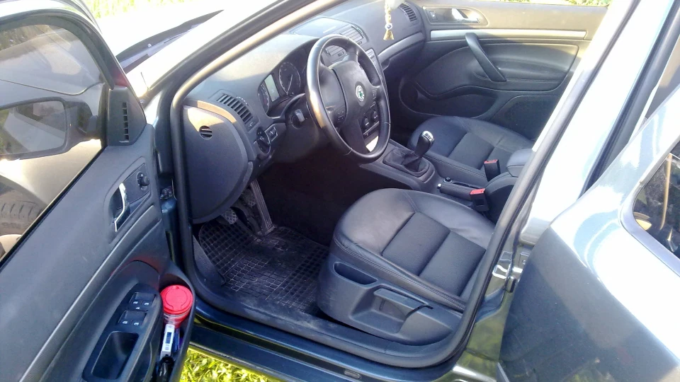 Skoda Octavia антрацитова бестія 4
