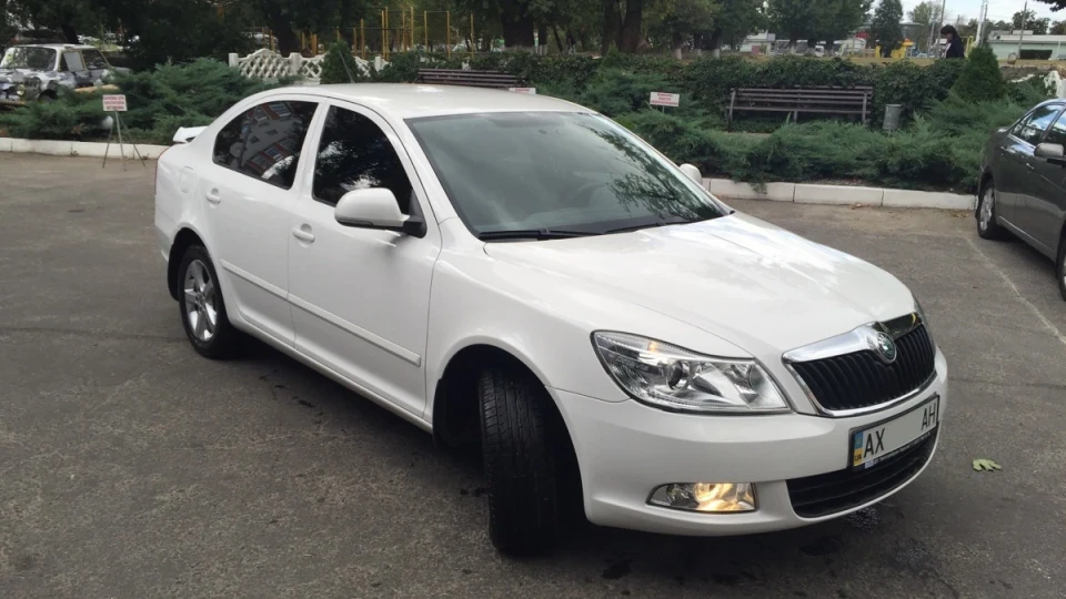 Skoda Octavia Білий Бро