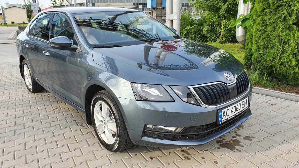 Skoda Octavia Benzinka v2.0 3