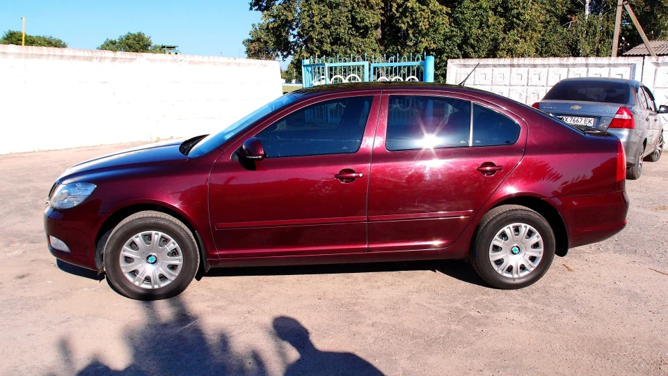 Skoda Octavia Бордовий 1.8 2