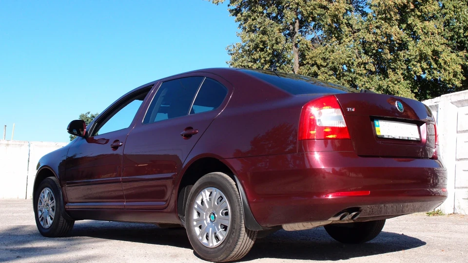 Skoda Octavia Бордовий 1.8 3