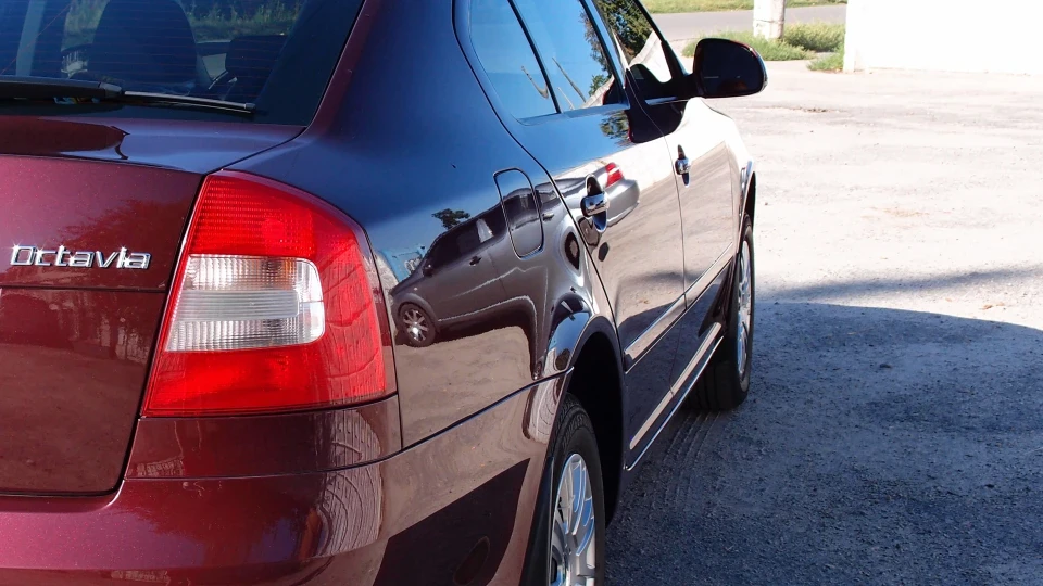 Skoda Octavia Бордовий 1.8 4