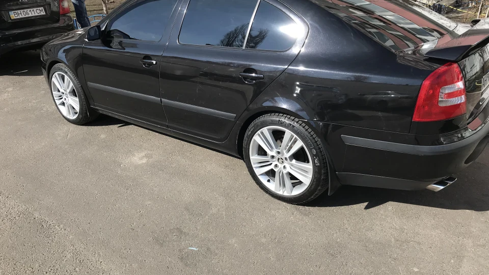 Skoda Octavia чорний металік 3
