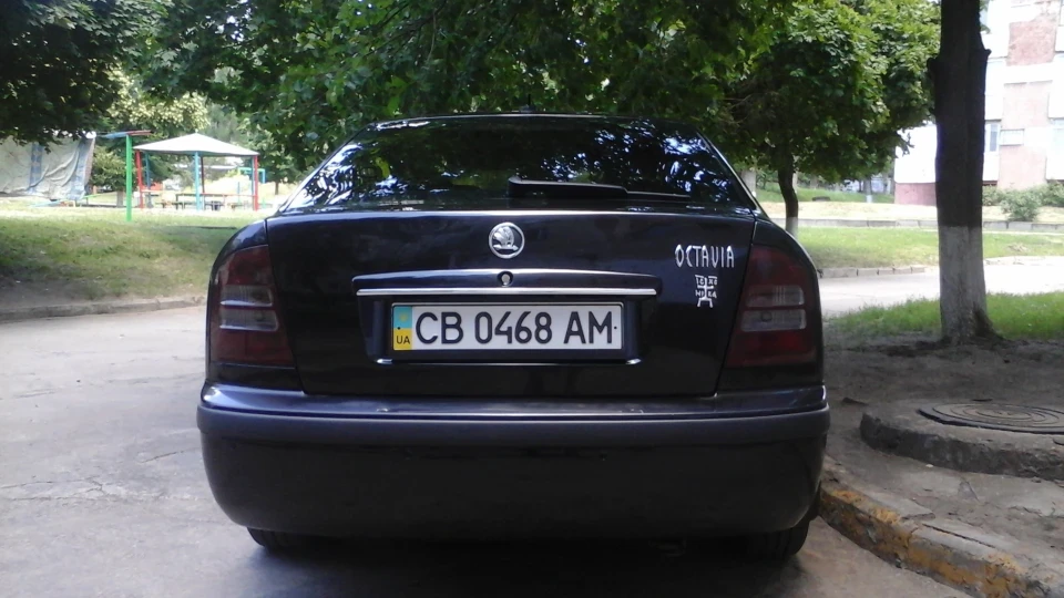 Skoda Octavia Чорний металік 1,6 5