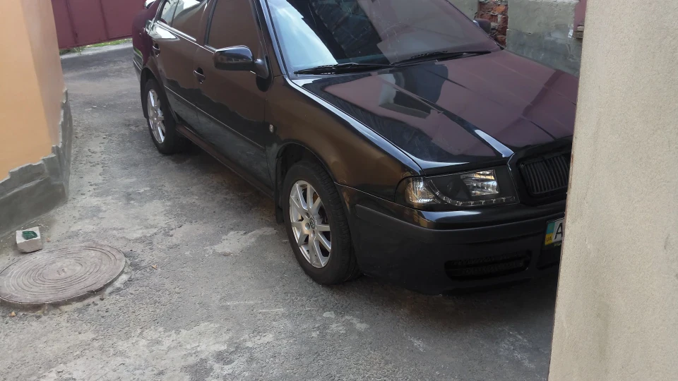 Skoda Octavia чорний металік 1.8 Т 2