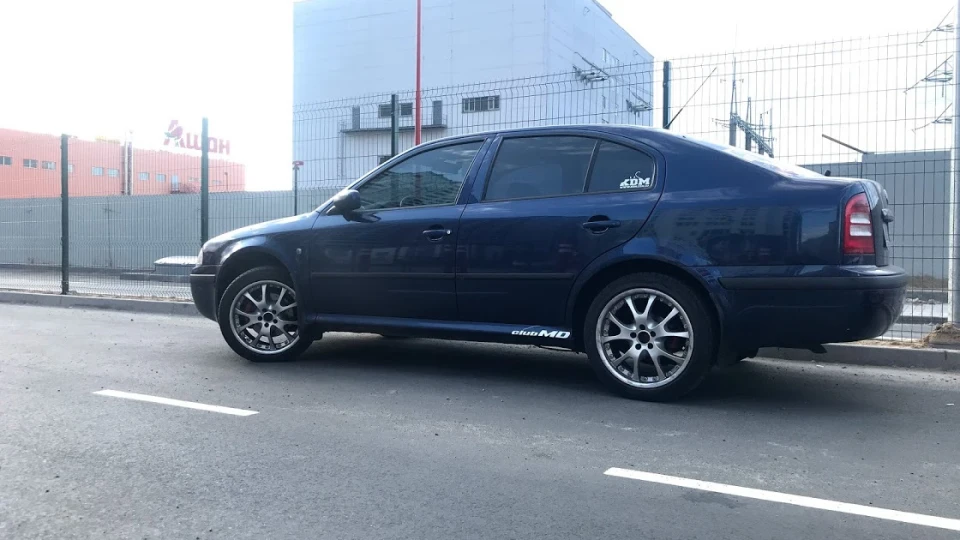 Skoda Octavia D@rK bLuE diVer$e traVel 5