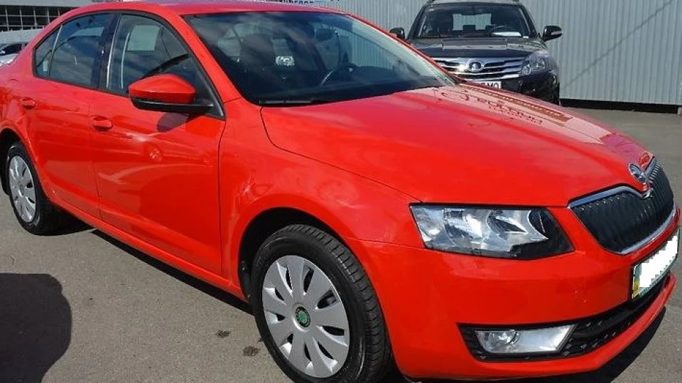 Skoda Octavia Корида червоний