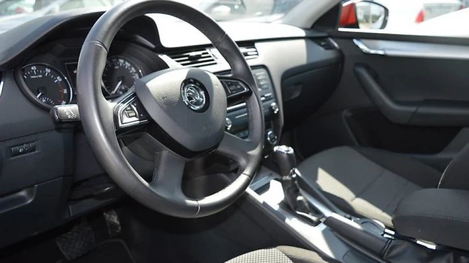 Skoda Octavia Корида червоний 5