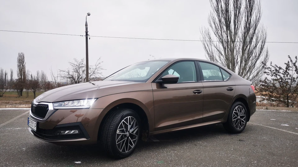 Skoda Octavia Maple brown metallic 3