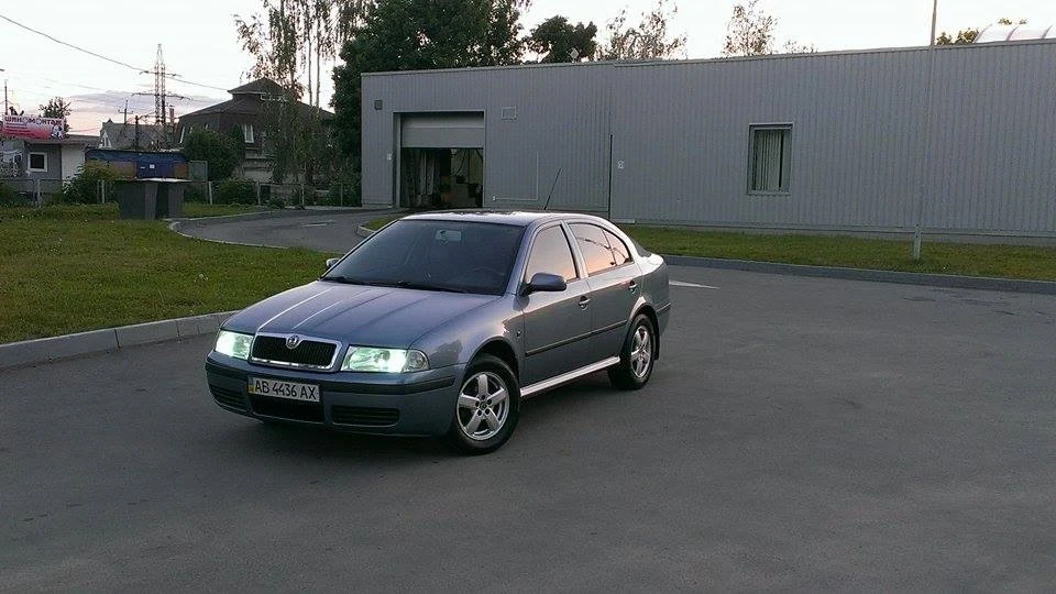 Skoda Octavia майже Laurin)