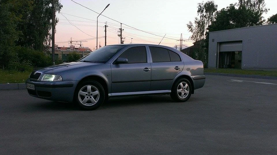 Skoda Octavia майже Laurin) 2
