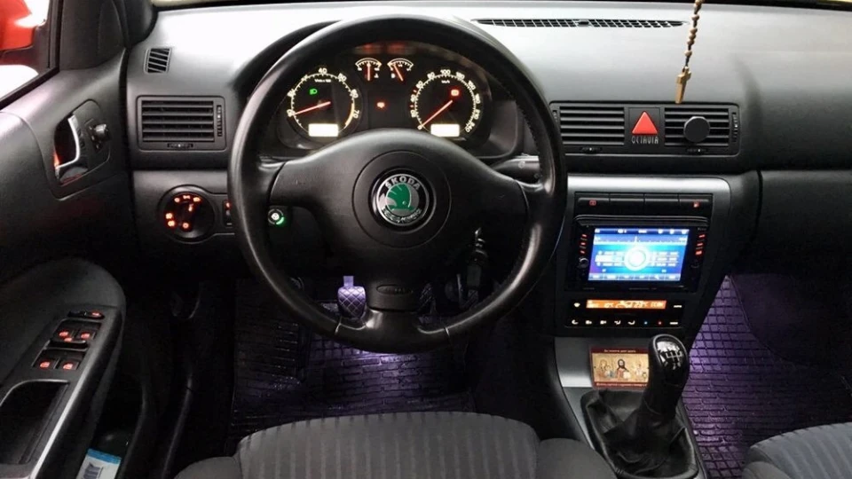 Skoda Octavia Помідор-* 3
