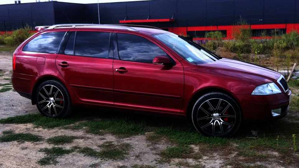 Skoda Octavia R18 Flamenko Red 5