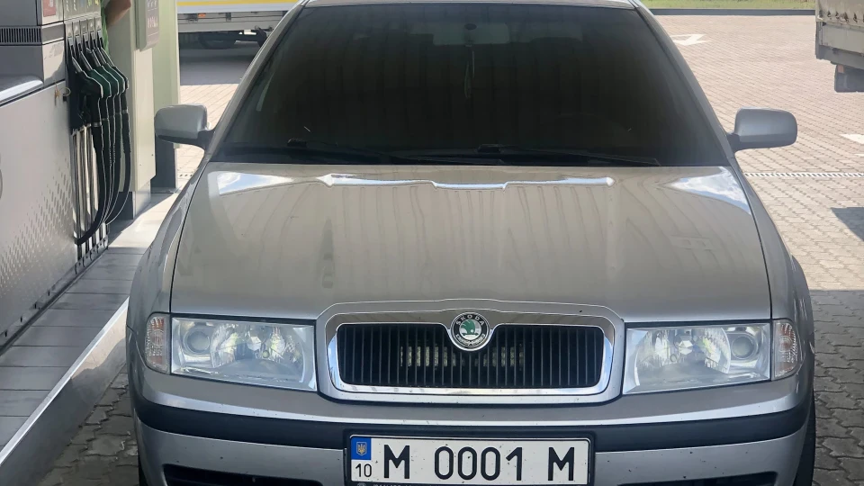 Skoda Octavia Сріблястий трактор