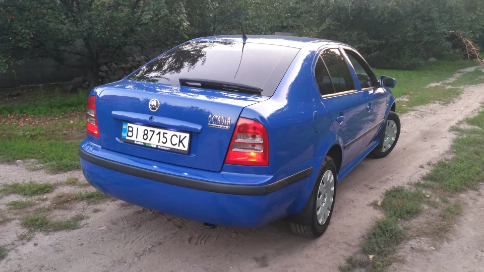 Skoda Octavia TOUR 1.6 AKL 3
