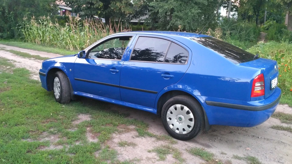 Skoda Octavia TOUR 1.6 AKL 4