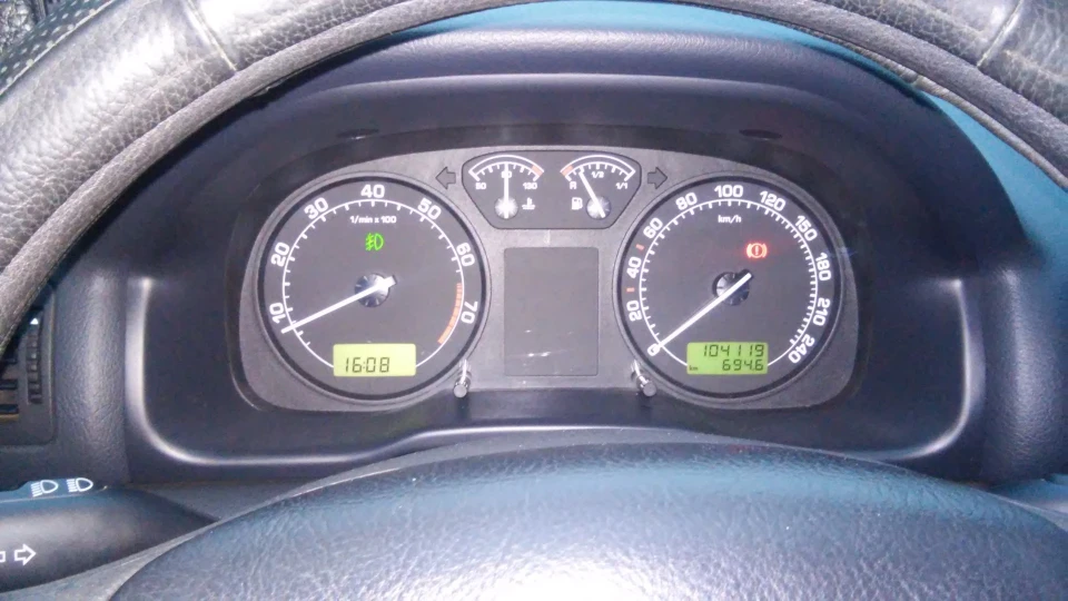 Skoda Octavia Тур 1.6 4