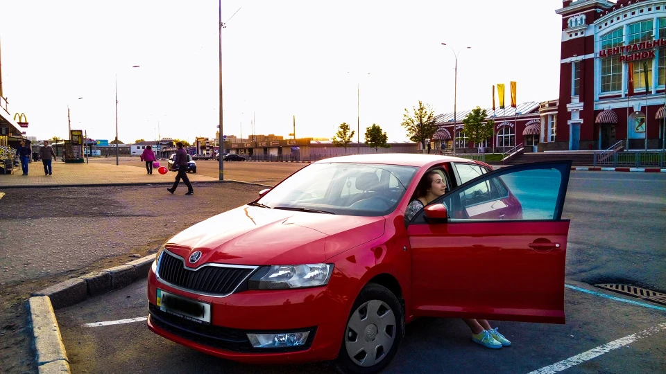 Skoda Rapid Spaceback 1.6 Red Dragon