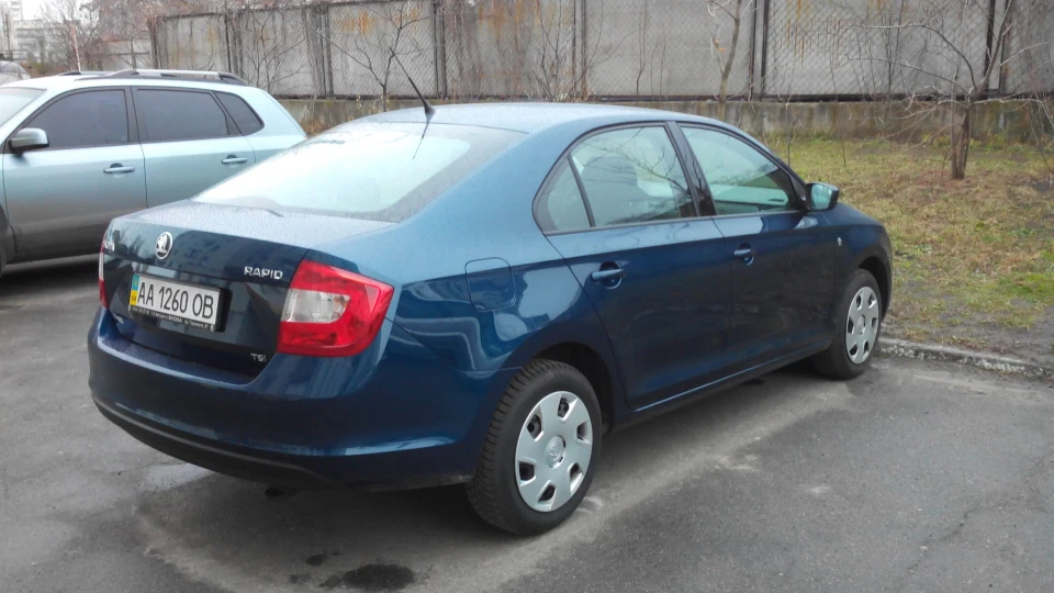 Skoda Rapid 1,2 tsi lava blue metall 2