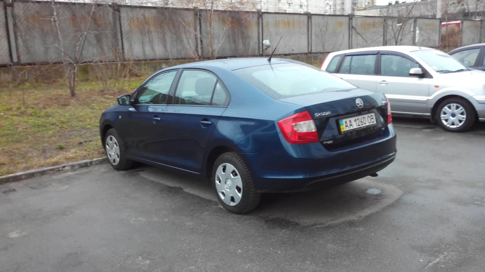 Skoda Rapid 1,2 tsi lava blue metall 3