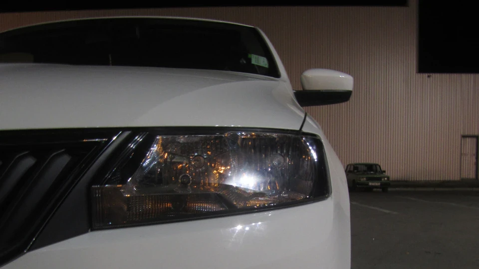 Skoda Rapid Білий кролик