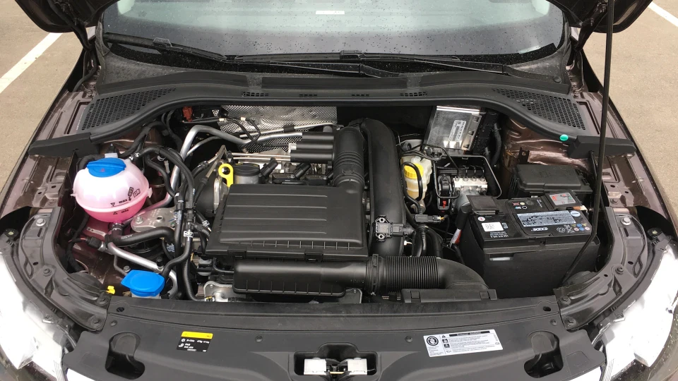 Skoda Rapid коричнева