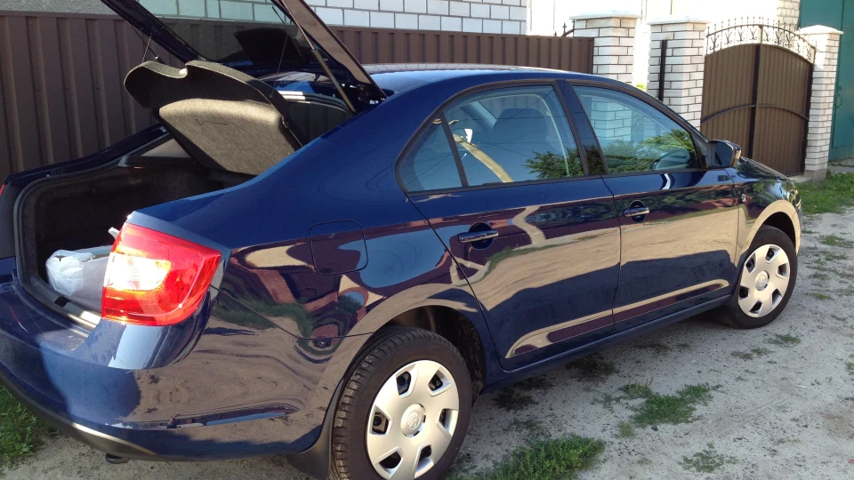 Skoda Rapid Pacific Blue (1.2 tsi) 3