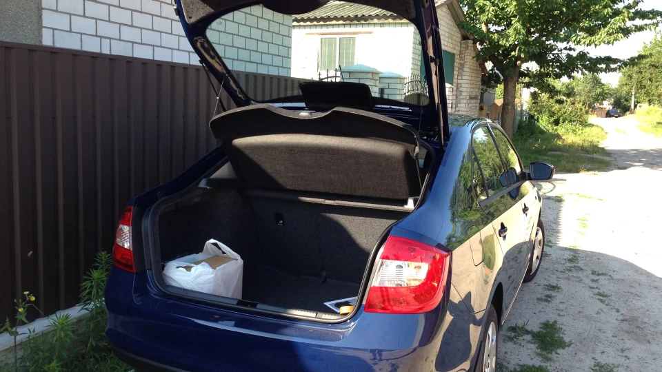 Skoda Rapid Pacific Blue (1.2 tsi) 4