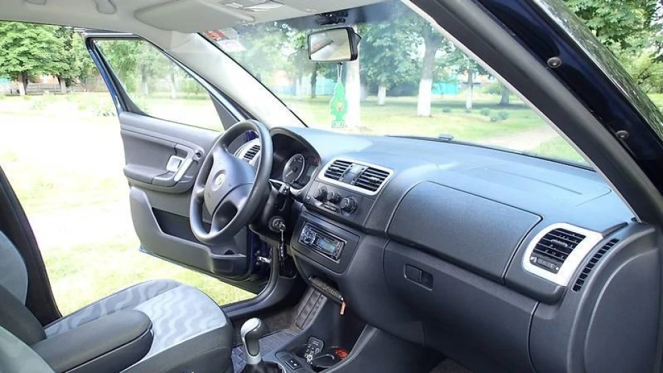 Skoda Roomster Синьоока) 3