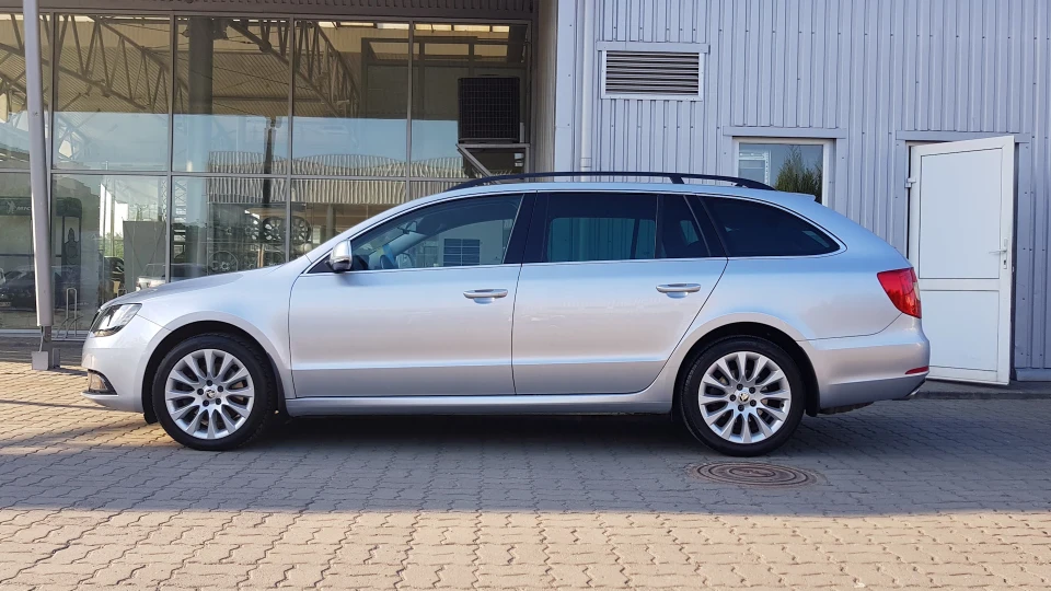 Skoda Superb Combi 2.0 турбо