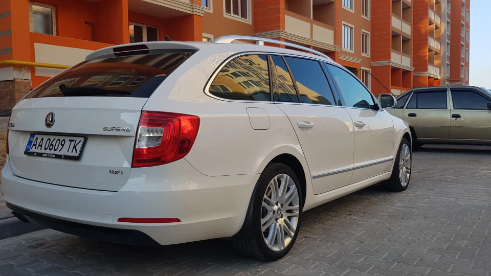 Skoda Superb Combi 2.0TDI 125kW 4*4 3