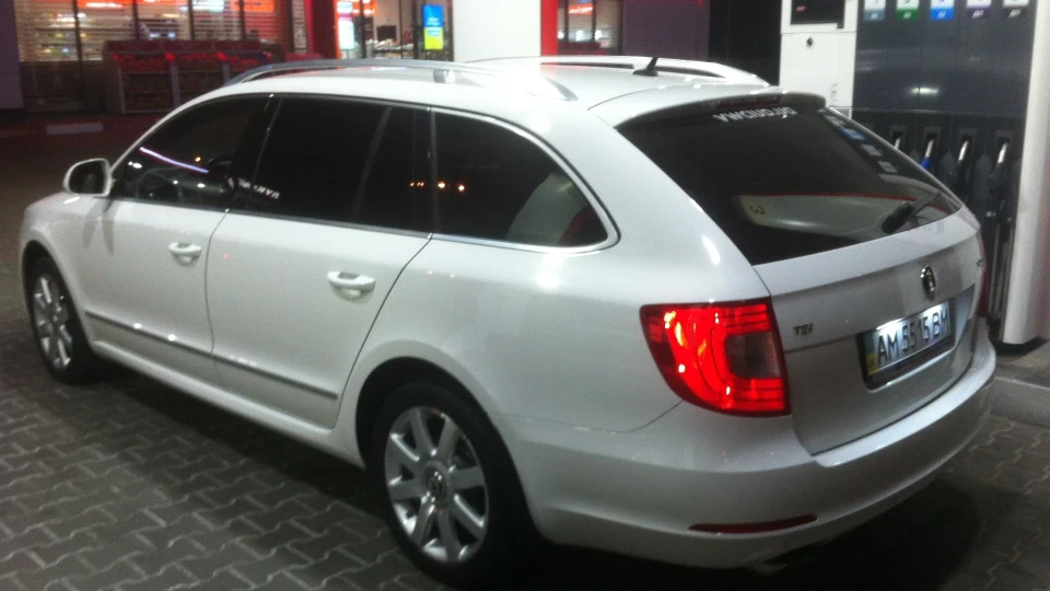 Skoda Superb Combi Білий ТЕПЛОХІД 2