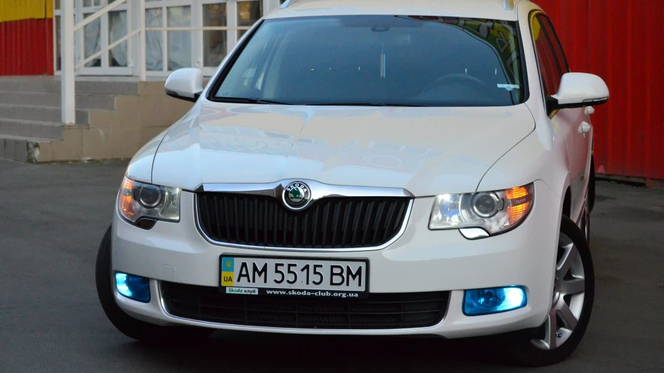 Skoda Superb Combi Білий ТЕПЛОХІД 3