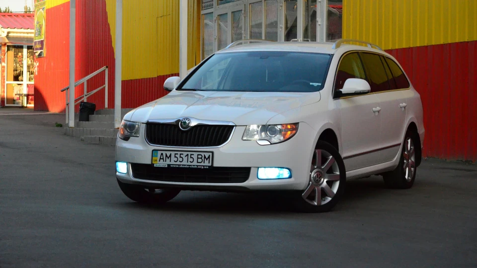 Skoda Superb Combi Білий ТЕПЛОХІД 4