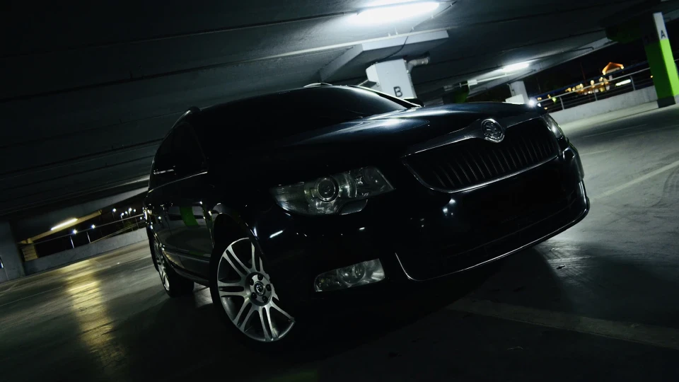 Skoda Superb Combi Чорний теплохід 4