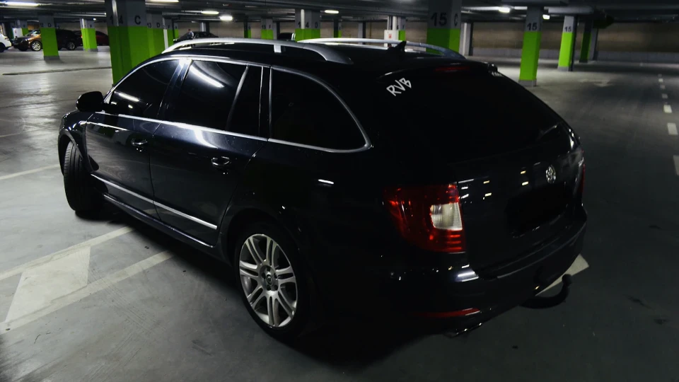 Skoda Superb Combi Чорний теплохід 5