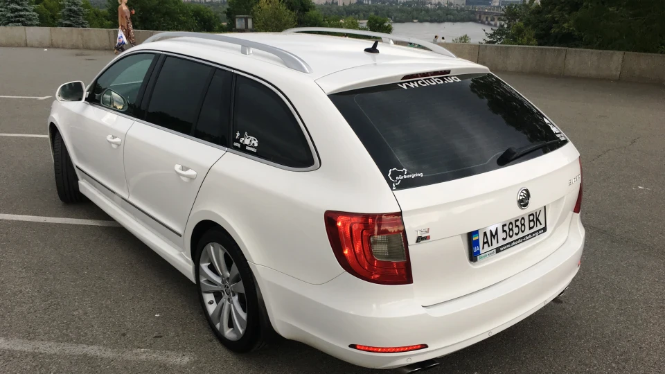Skoda Superb Combi Elegance 1.8 4