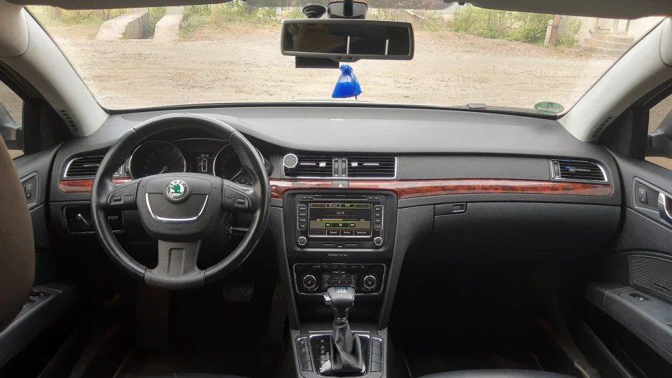 Skoda Superb Combi Satan