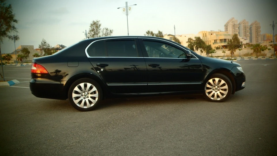 Skoda Superb 1.8 TSI Black Elegant 2