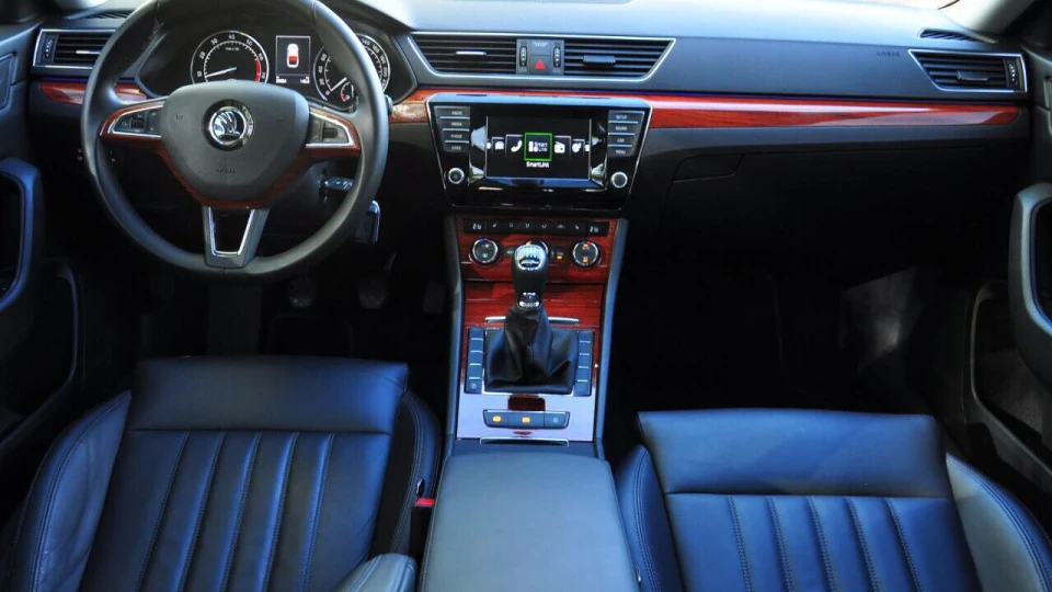 Skoda Superb 1.8 TSI MT 2