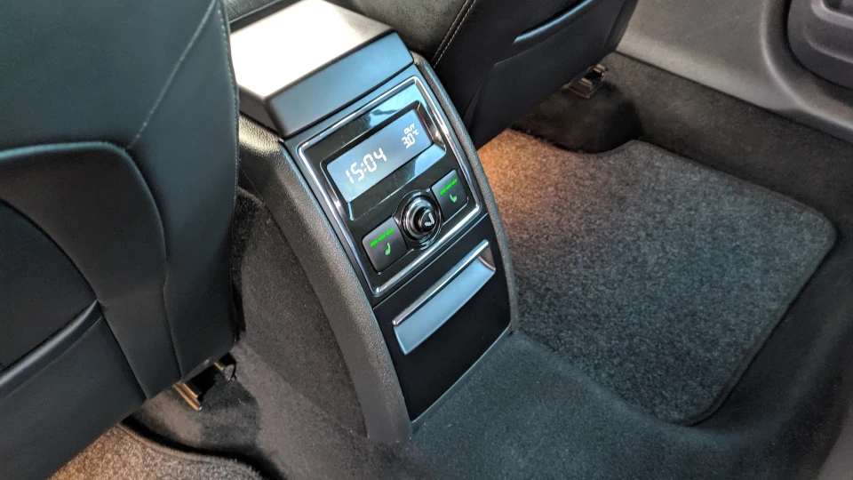 Skoda Superb 2,0 TDI Elegance 5