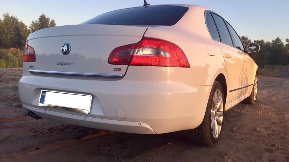 Skoda Superb 2.0 TDI White 4x4 125 kw 3