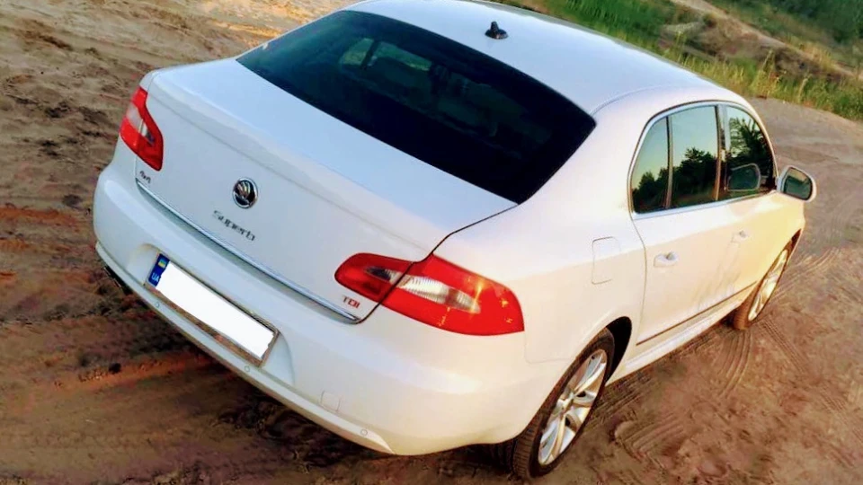 Skoda Superb 2.0 TDI White 4x4 125 kw 4
